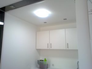 conduit de lumière installé dans une cuisine